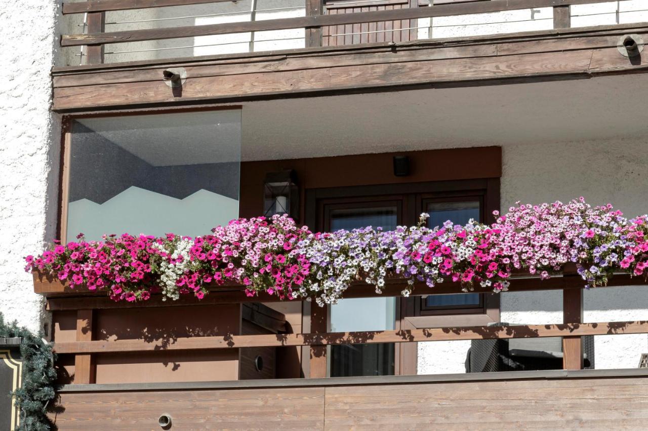 Ski Apartment Francois Hot Tub & Central Location With Hotel Services Breuil-Cervinia Exterior photo